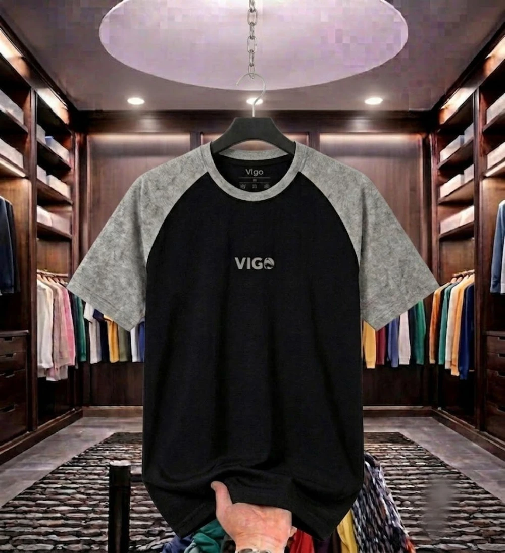 Men's Raglan T-Shirt with Contrast Sleeves and Front Print